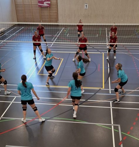 Spielaufbau-Hindelbank-in-blau-gegen-Ursenbach-in-rot